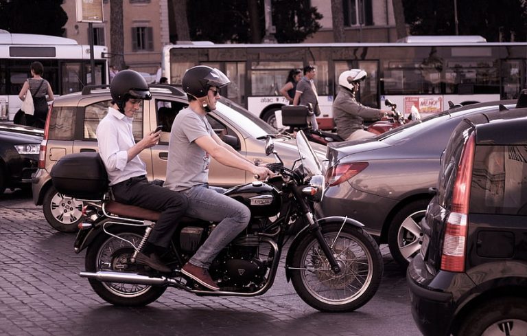 Moto En 2026 Les Documents À Garder Avec Vous Pour Rouler En Toute Sérénité